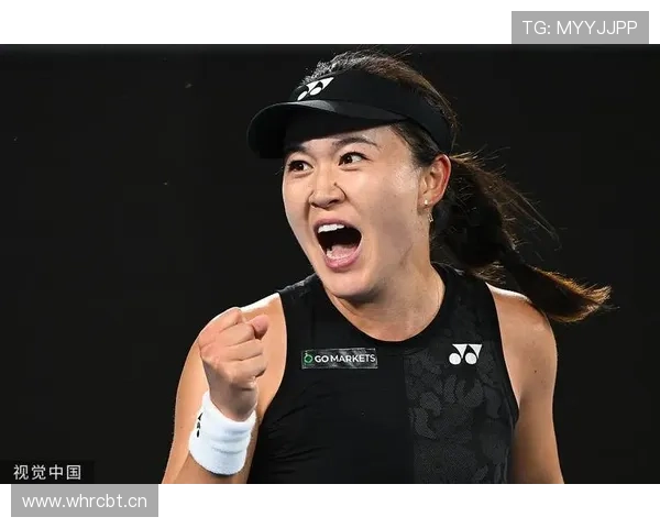 朱琳下飞机拎的行李比我家房租还值，旁边粉丝看着都懵了