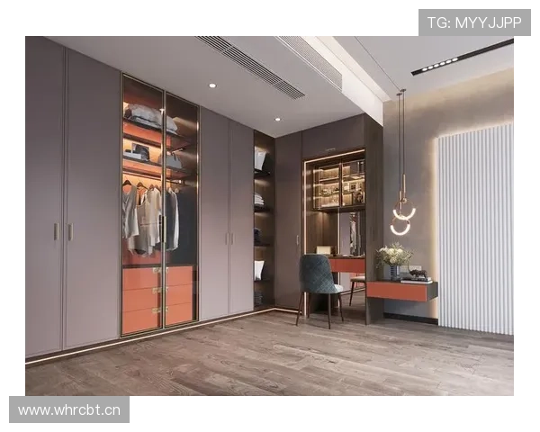 杨昊晒出的衣帽间像名牌开会，站在门口钱包就开始怀疑人生